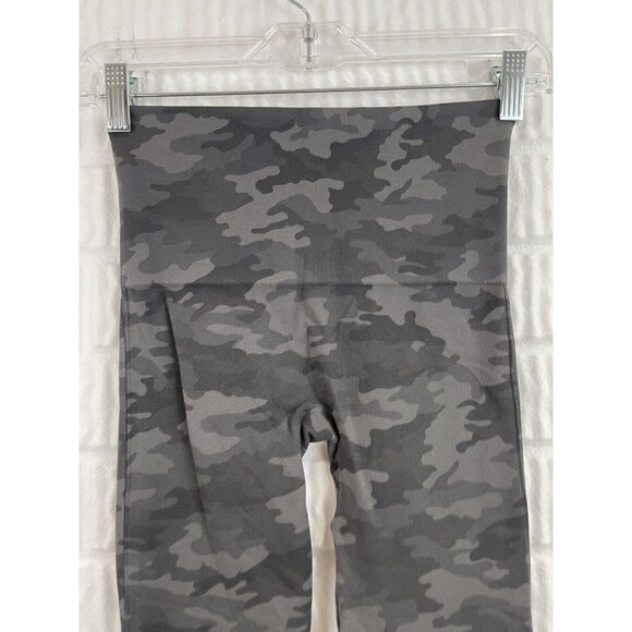 Spanx Leggings Small Camo Gray Look At Me Now Seamless Cropped - Picture 6 of 11